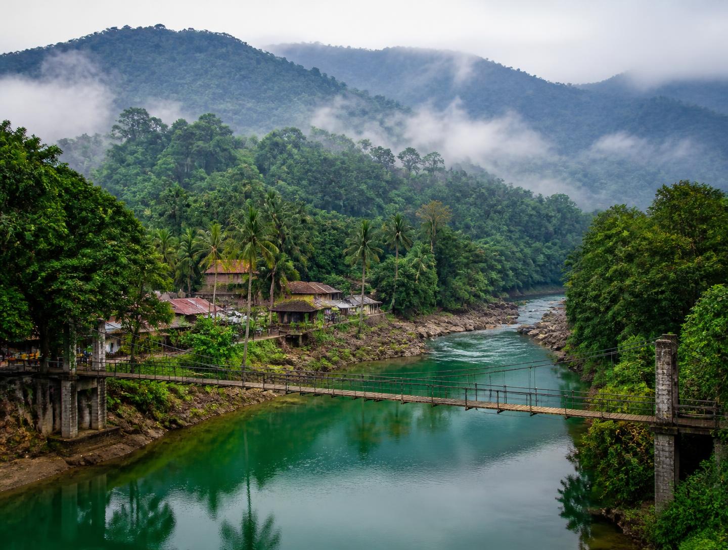 Suspension bridge over the Kelani River at Kithulgala
